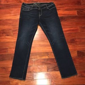 Delia’s Taylor pocket design distressed jean 15/16